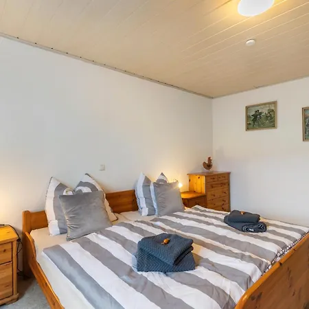 Daire Schoenhals Herbstein