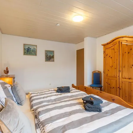 Daire Schoenhals Herbstein